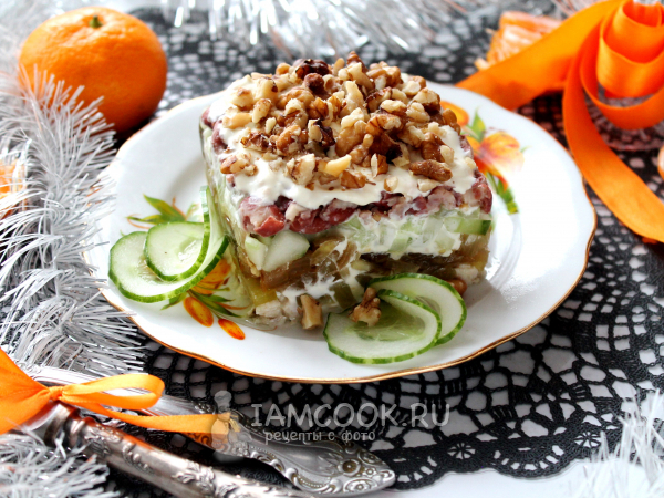 Слоеный салат «Бандерас», рецепт с фото