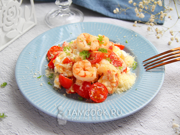 Салат с креветками, помидорами и пармезаном, рецепт с фото