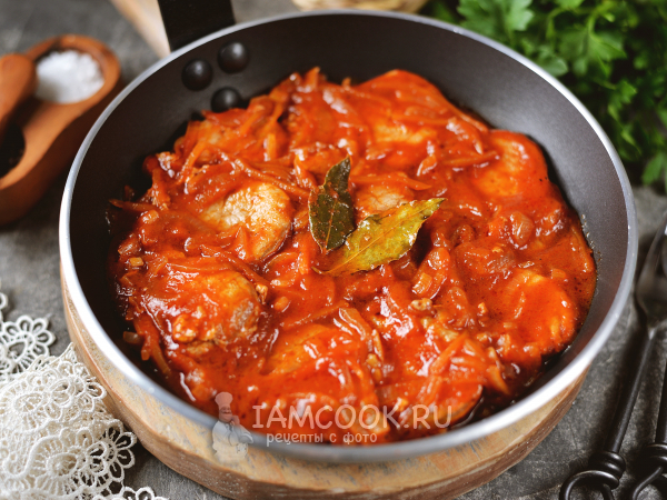Свиная вырезка в томатном соусе на сковороде, рецепт с фото