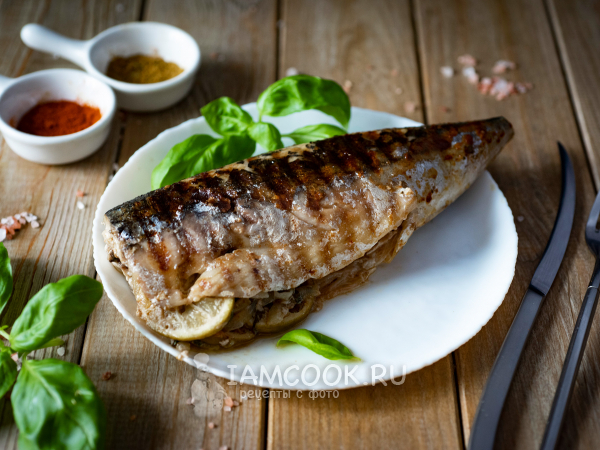 Скумбрия на пергаменте на сковороде (без масла), рецепт с фото