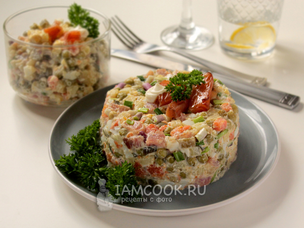 Оливье с копченым лососем, рецепт с фото