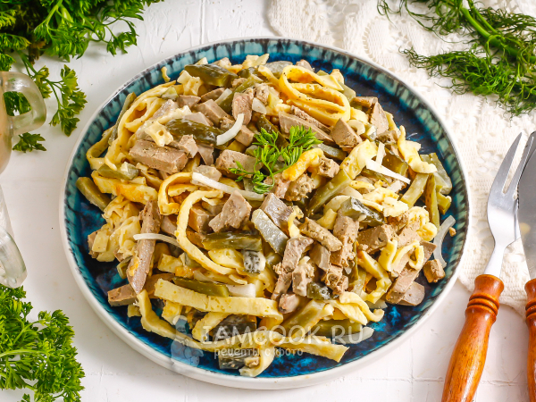 Салат с печенью и яичными блинчиками, рецепт с фото