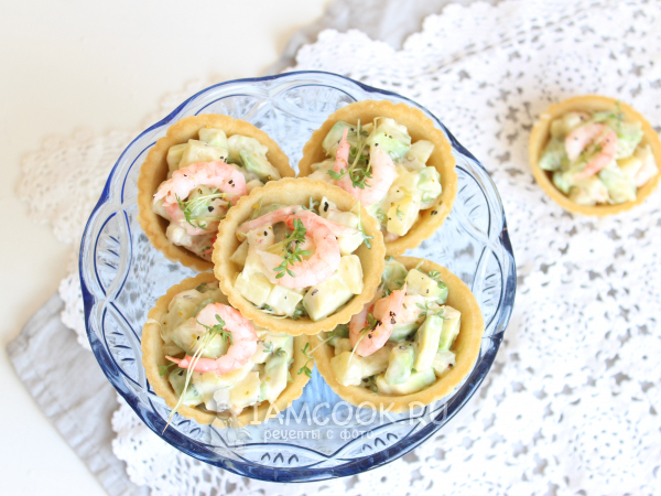 Салат с креветками, авокадо и ананасом, рецепт с фото