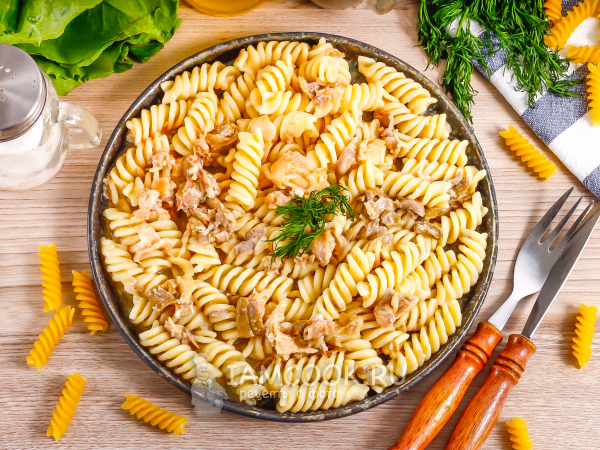 Макароны с консервированной горбушей, рецепт с фото