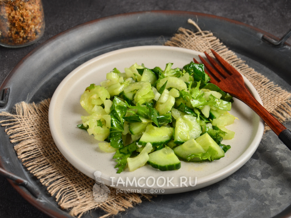 Салат со шпинатом и сельдереем, рецепт с фото