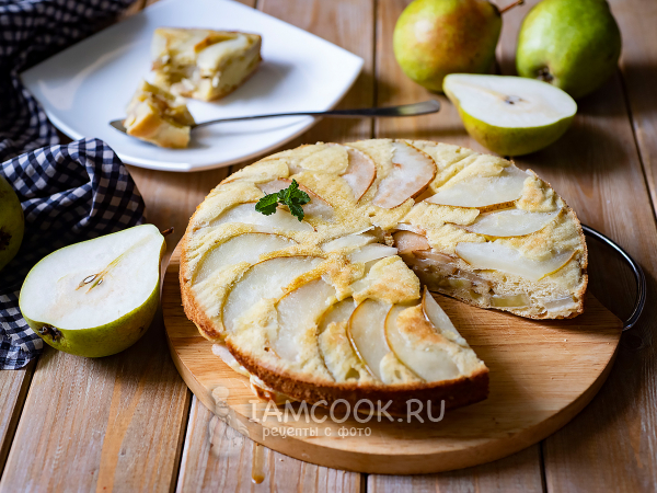 Шарлотка с грушей и бананом в духовке, рецепт с фото