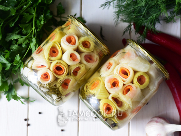 Маринованные рулетики из кабачков с морковью на зиму, рецепт с фото