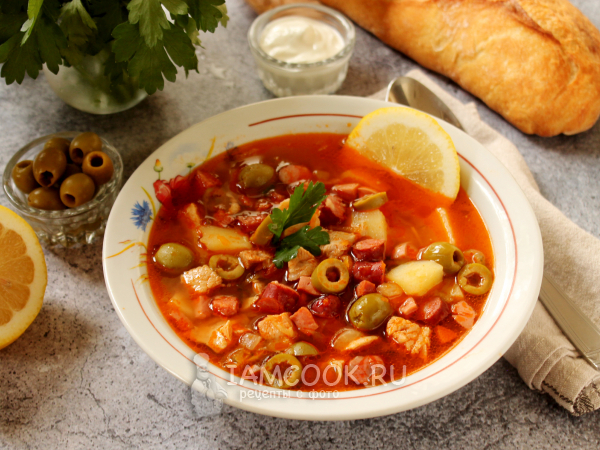 Солянка сборная с оливками и лимоном, рецепт с фото