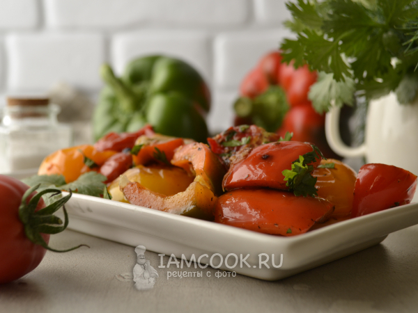Салат из обжаренного перца и помидоров с чесноком, рецепт с фото