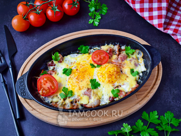 Яичница с беконом и сыром на сковороде, рецепт с фото