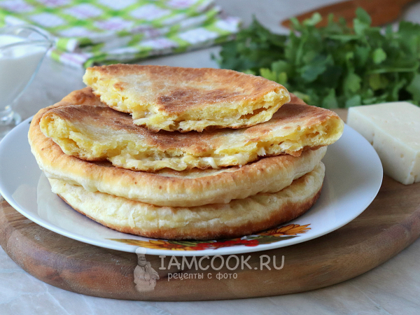Лепешки с сыром на сметане на сковороде, рецепт с фото