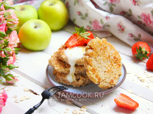 Постные оладьи с яблоками и овсянкой, рецепт с фото