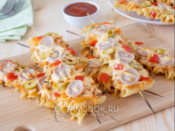 Макароны на шпажках (с сыром и сосисками), рецепт с фото