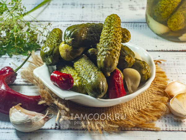 Маринованные огурцы сладко-острые на зиму, рецепт с фото