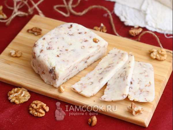 Домашний сыр с грецким орехом, рецепт с фото