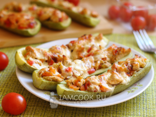Лодочки из кабачков с курицей в духовке, рецепт с фото