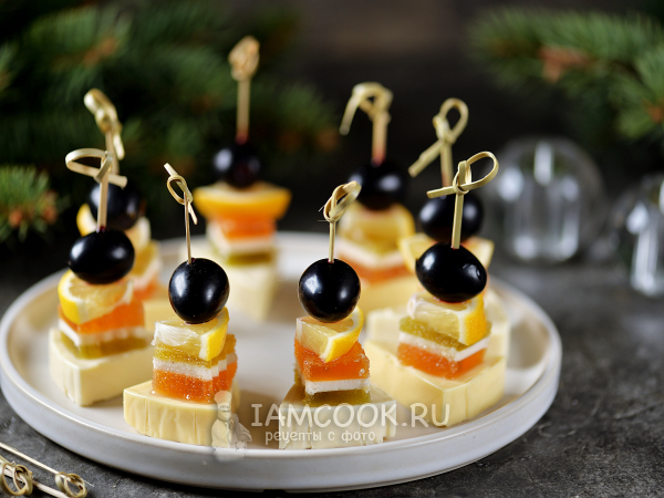 Канапе с мармеладом, сыром и лимоном на шпажках, рецепт с фото