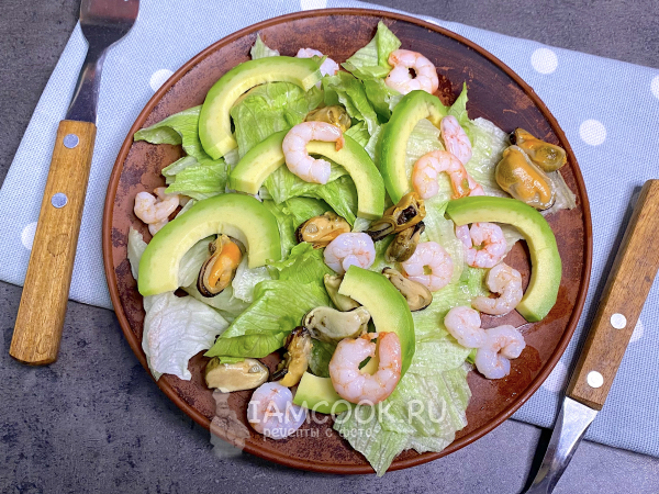 Салат с креветками, мидиями и авокадо, рецепт с фото