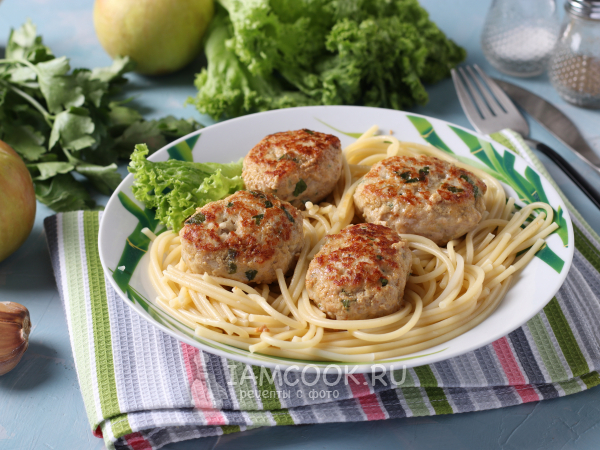 Котлеты из индейки с яблоком, рецепт с фото