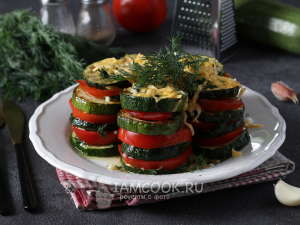 Жареные кабачки с чесноком, сыром и помидорами, рецепт с фото