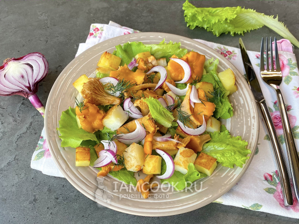 Салат с маринованными лисичками, рецепт с фото