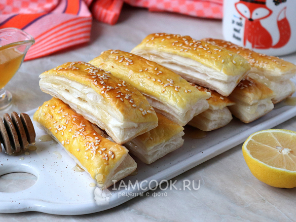 Слойки с медом (из готового слоеного теста), рецепт с фото