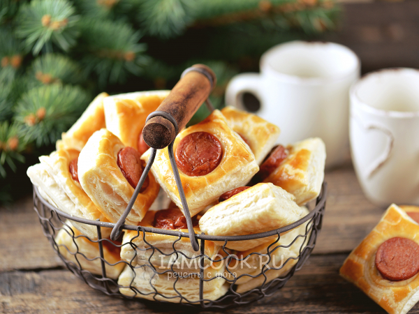 Мини-слойки «Кнопочки» с сосиской, рецепт с фото