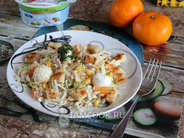 Салат «Ревнивец» с курицей и сухариками, рецепт с фото