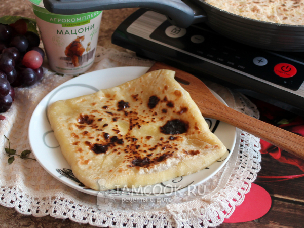 Хачапури на мацони на сковороде (с сыром), рецепт с фото