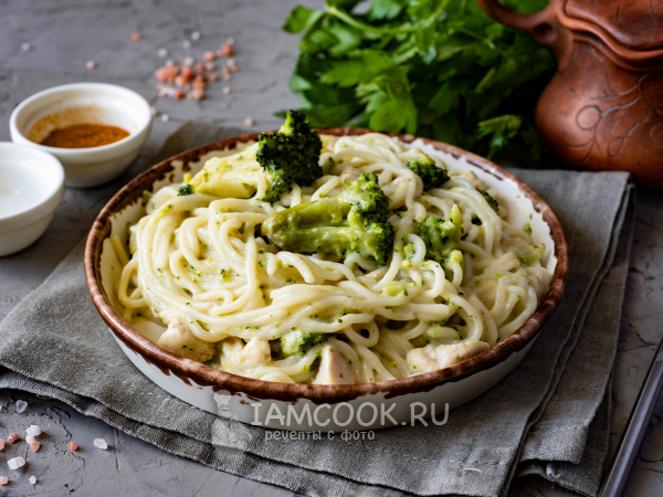 Макароны с брокколи и курицей, рецепт с фото