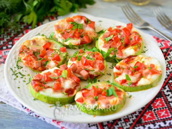 Мини-пицца из кабачков в духовке, рецепт с фото