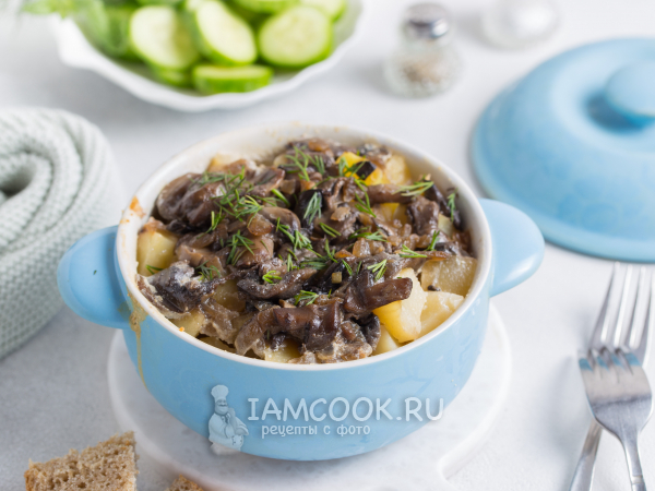 Жаркое в сливках в горшочках в духовке, рецепт с фото