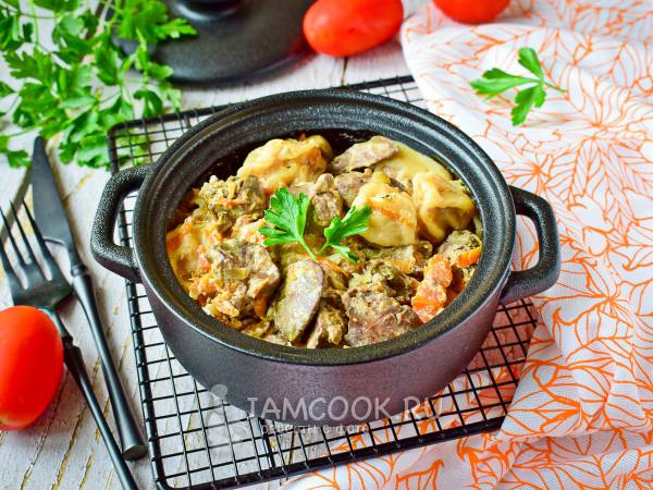 Пельмени по-таежному (с печенью в горшочках), рецепт с фото