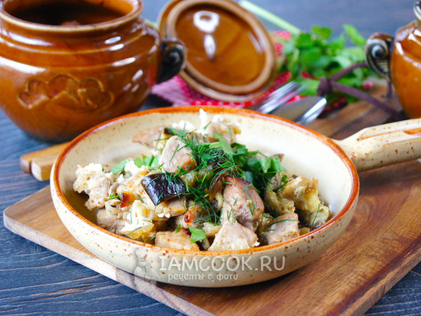 Мясо в горшочках с баклажанами, рецепт с фото