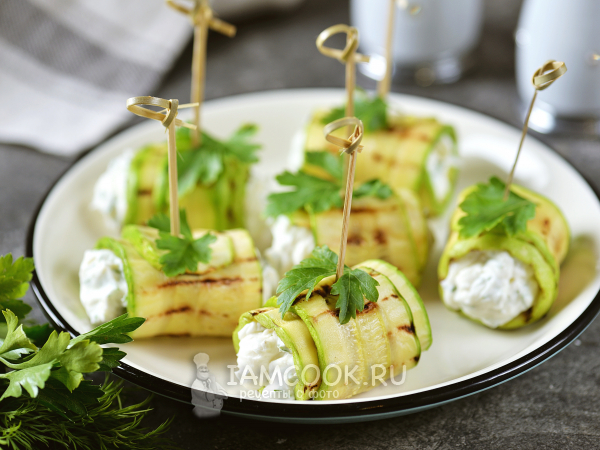 ПП рулетики из кабачков, рецепт с фото