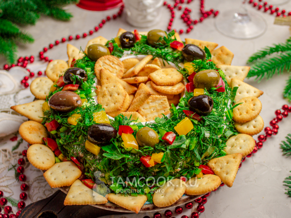 Закуска «Рождественский венок» из сыра, оливок и бекона, рецепт с фото