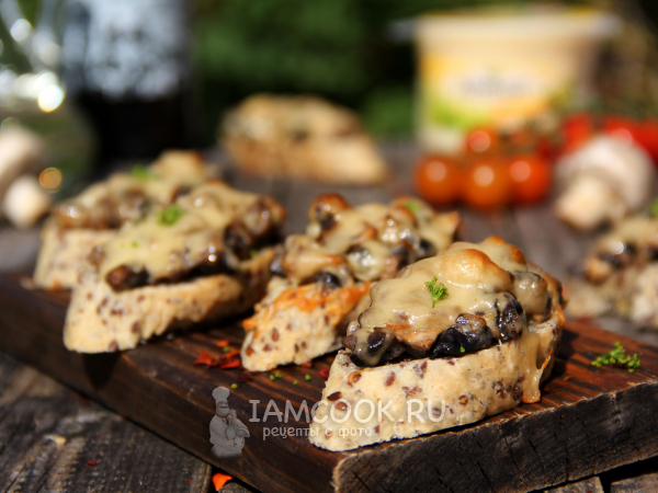 Гренки с грибами и сыром, рецепт с фото