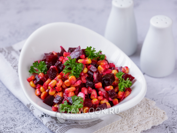 Салат из свеклы с кукурузой и луком, рецепт с фото