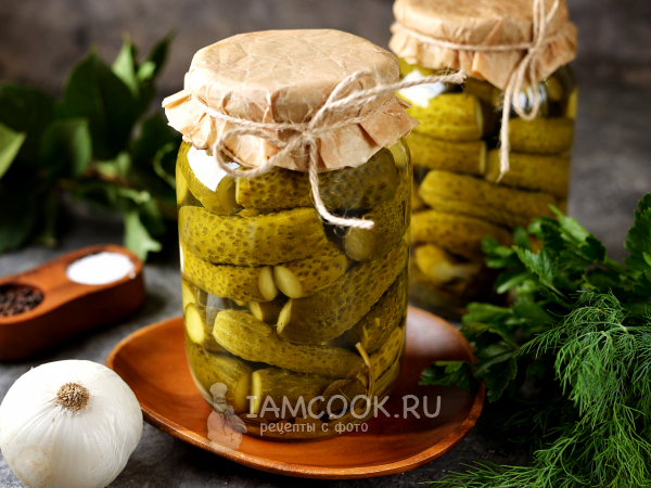 Маринованные огурцы с дубовыми листьями на зиму, рецепт с фото
