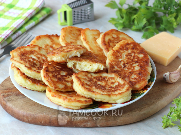 Кабачковые оладьи с сыром на кефире, рецепт с фото