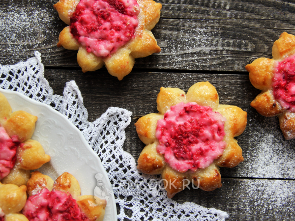 Булочки с малиной и творогом, рецепт с фото