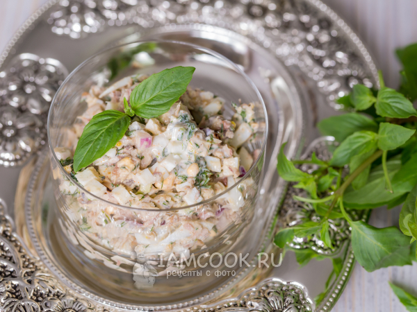 Салат с консервированной скумбрией и яйцом, рецепт с фото