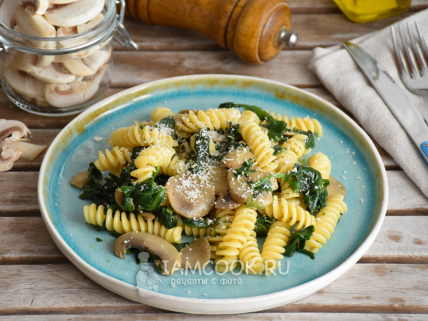 Паста с грибами и шпинатом, рецепт с фото