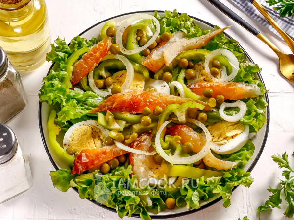 Салат с копченым окунем горячего копчения, рецепт с фото