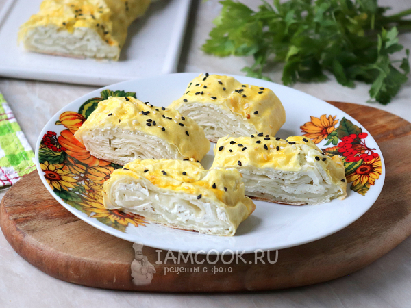 ПП штрудель из лаваша с творогом (с зеленью), рецепт с фото