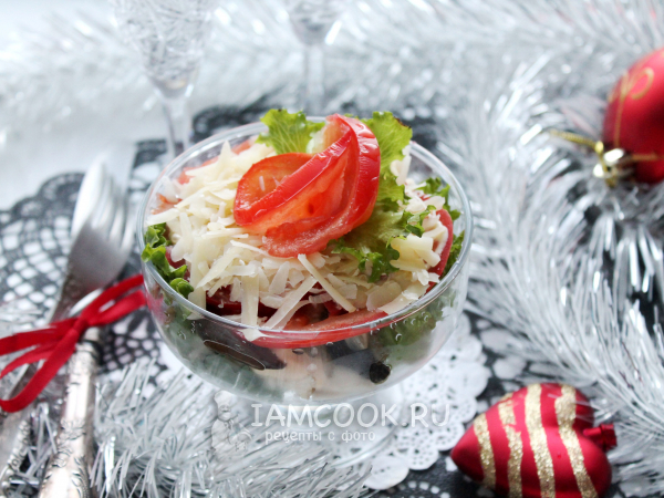 Салат «Гурман» с курицей, грибами и сыром, рецепт с фото