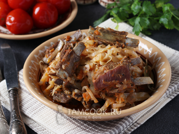 Тушеные бараньи ребрышки с капустой, рецепт с фото