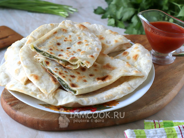 Дагестанские лепешки с сыром и зеленью на сковороде, рецепт с фото
