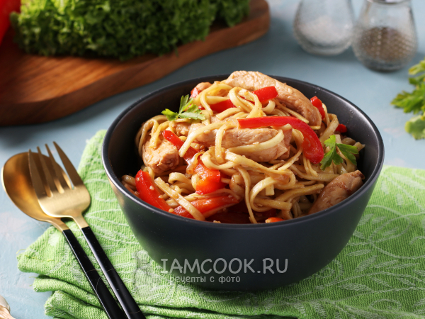 Яичная лапша с курицей и соусом терияки, рецепт с фото