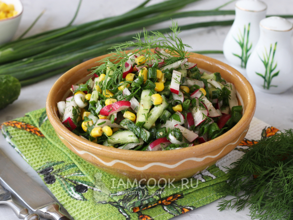 Салат с редиской, огурцом и кукурузой, рецепт с фото